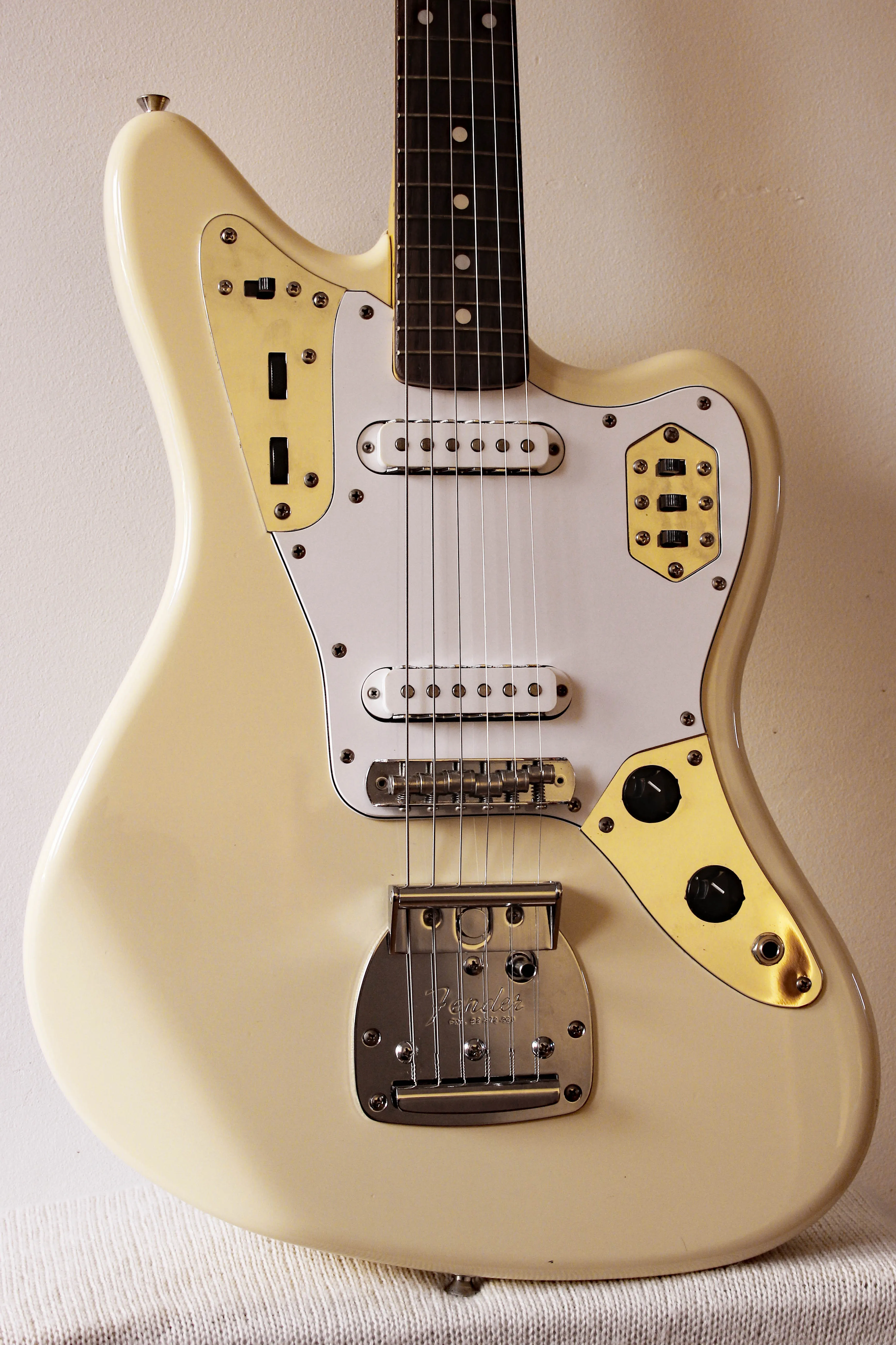 Used Fender Jaguar '66 Reissue Vintage White